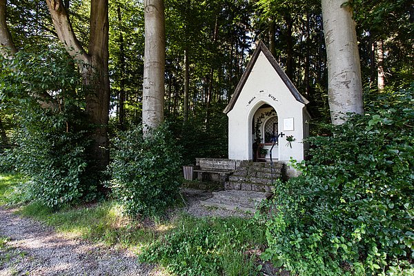 Kapelle in Untertürken am Fuße des Berghangs